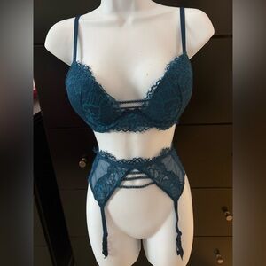 La SENZA Teal Lace Underwire Bra & Lace Garter Set